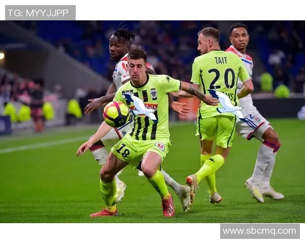 巴黎圣日耳曼客场惨败，法甲卫冕冠军开局失利：新赛季困境的警示信号？